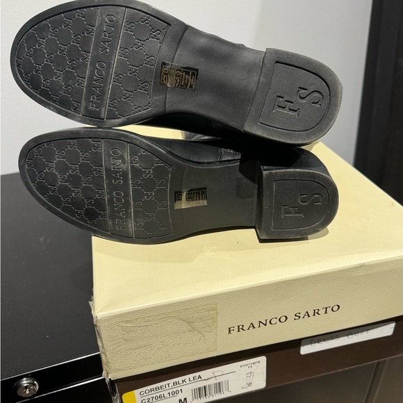 Stylish new never worn leather boots in size 6.5 - Picture 5 of 5